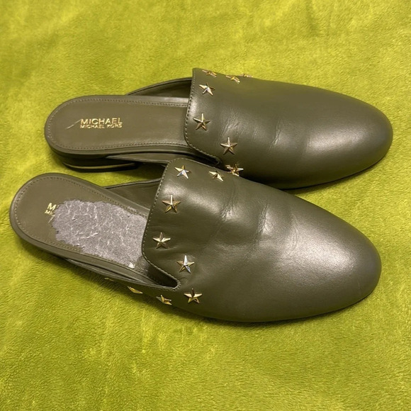 WNS Michael Kors Natasha Olive Green Gold Logo Star Slide Mules Sz 9 - Picture 3 of 10